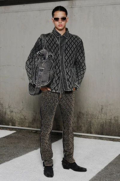 Look 25